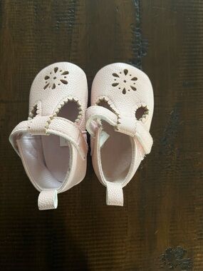 Soft Pink Baby Mary Jane Shoes with Floral Cutout